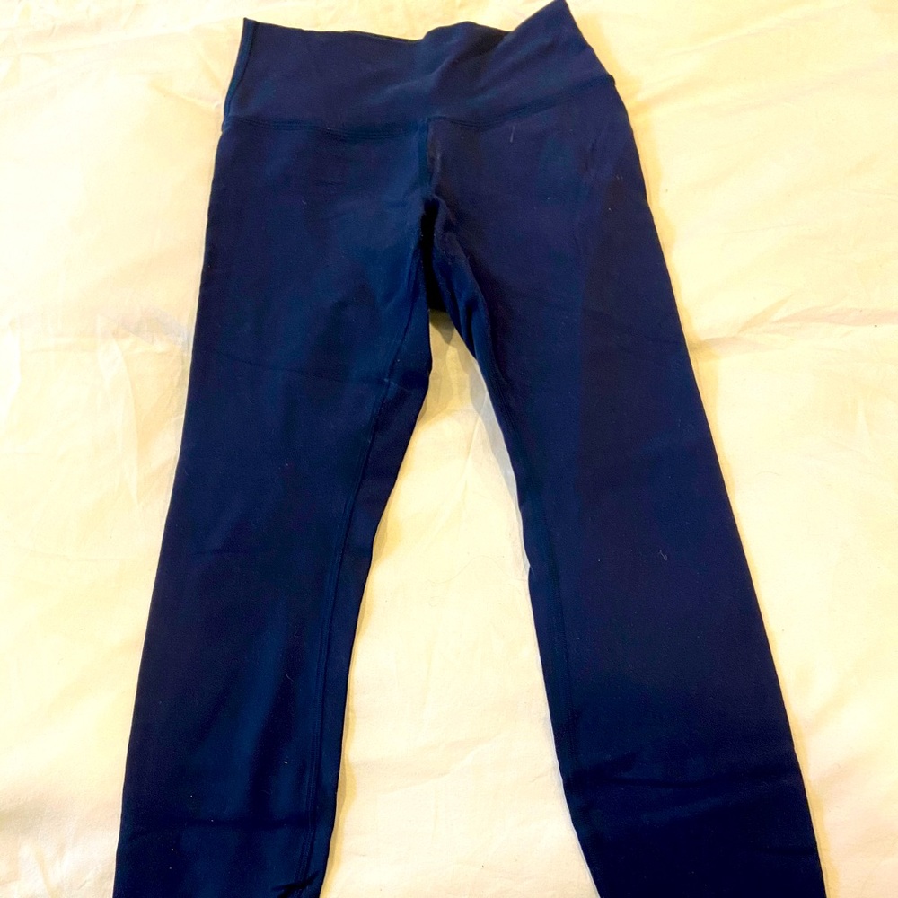 Lululemon Navy full length Wunder Unders size 6.